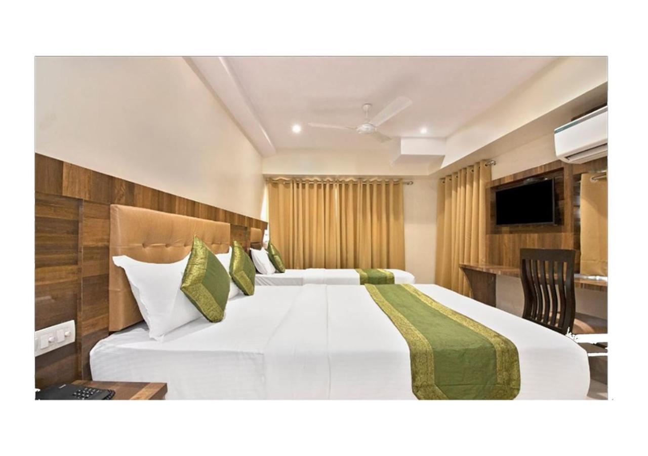 Rk Hotel-Near Grant Road Railway Station Bombaim Exterior foto