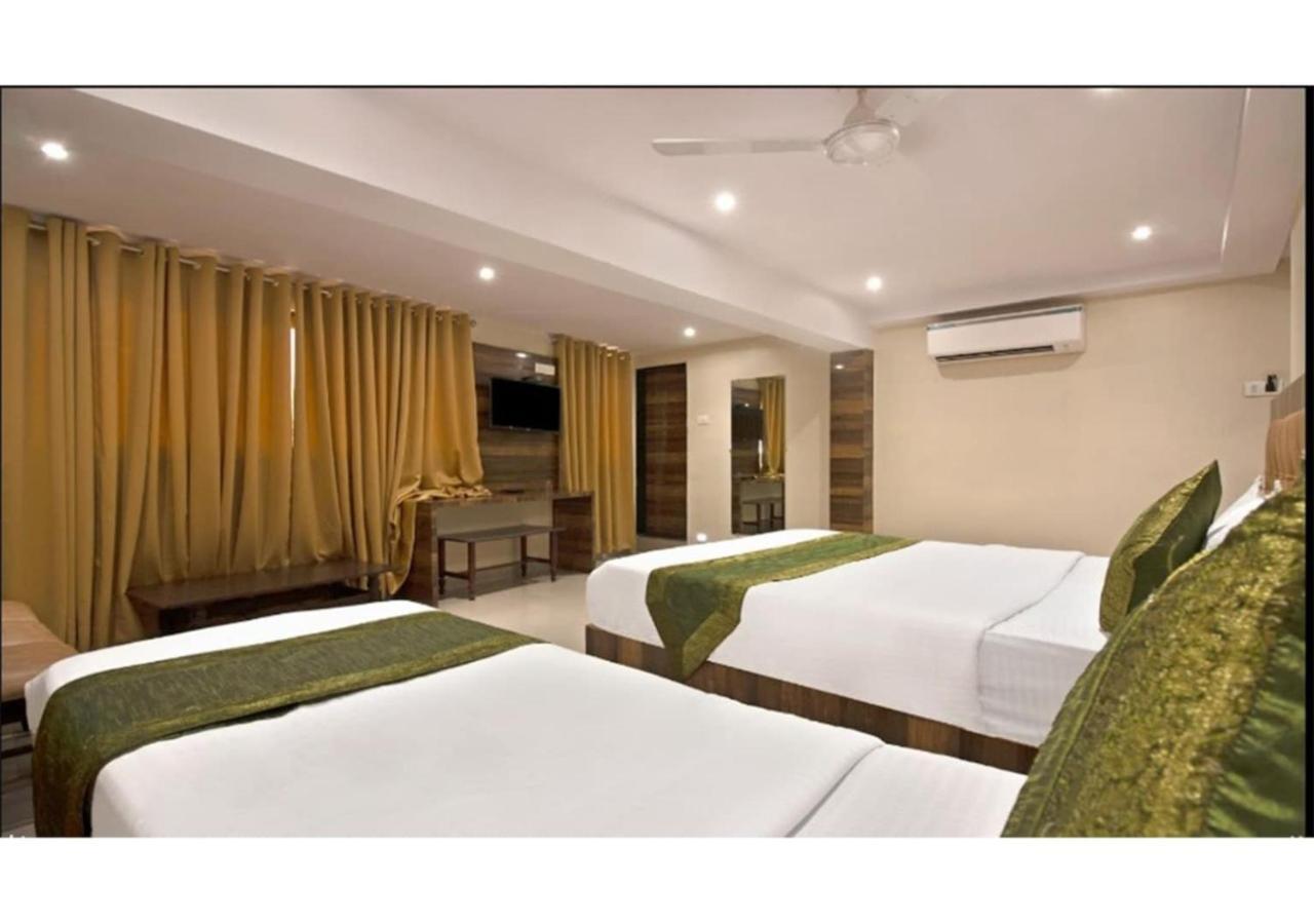Rk Hotel-Near Grant Road Railway Station Bombaim Exterior foto