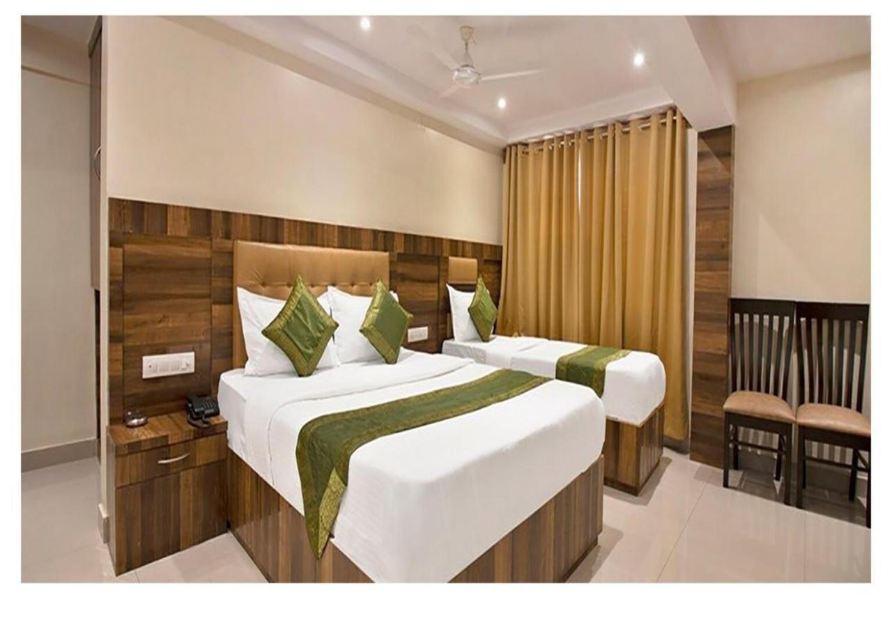 Rk Hotel-Near Grant Road Railway Station Bombaim Exterior foto